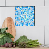 Keramische decoratieve tegel met lichtblauw geomet tegeltje