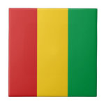 Keramische Tegel met de vlag van Guinee-Conakry Tegeltje<br><div class="desc">Dit ontwerp bestaat uit de Guinese vlag die slim is aangepast aan het oppervlak van de vierkante tegel. Een decoratief en nuttig artikel dat een perfect cadeau zou zijn voor degenen die zich Guinee-Conakry willen herinneren.</div>