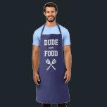 Kerel met het voedsel Funny Navy Blue Grilling Schort<br><div class="desc">Het perfecte platform voor de man die graag grilt. Twee gekruiste spatula's lijken in wit gedempt onder de woorden "Kerel met het voedsel" in wit op een blauw marineschopende achtergrond. Maakt een ideale verjaardag of Vaderdag gave.</div>