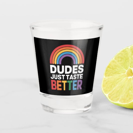 Kerels Smaken Gewoon Beter Grappig Gay Rainbow LGB Shot Glas (Voorkant)