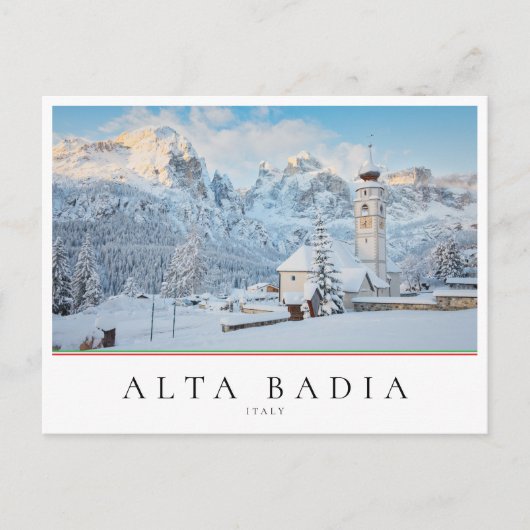 Kerk bedekt met sneeuw met bergachtige achtergrond briefkaart (Voorkant)