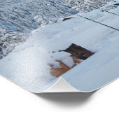 Kerk bedekt met sneeuw met bergachtige achtergrond foto afdruk (Hoek)