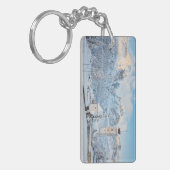 Kerk bedekt met sneeuw met bergachtige achtergrond sleutelhanger (Voorkant Links)