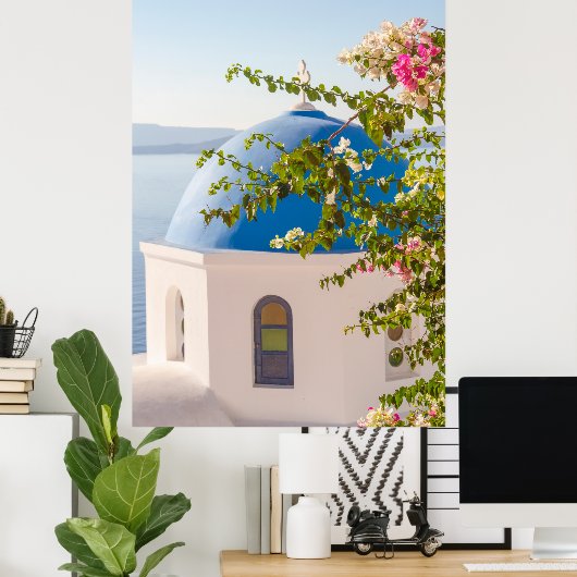 Kerk en bloemen in Santorini Poster (Thuiskantoor)