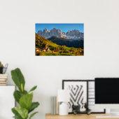 Kerk en dorp met berglandschap poster (Thuiskantoor)