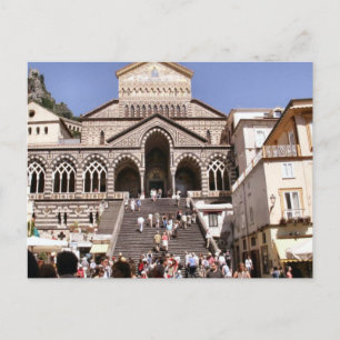 Kerk in Amalfi, bezocht door veel toeristen Briefkaart