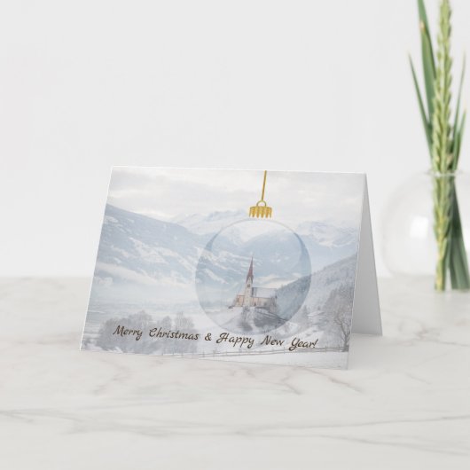 Kerk in de winter in een glazen kerstkaart feestdagen kaart (Voorkant)