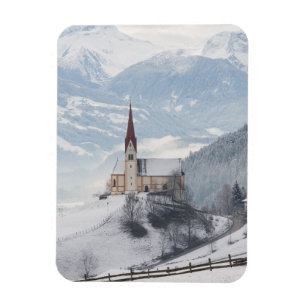 Kerk in een alpenwinterlandschap magneet