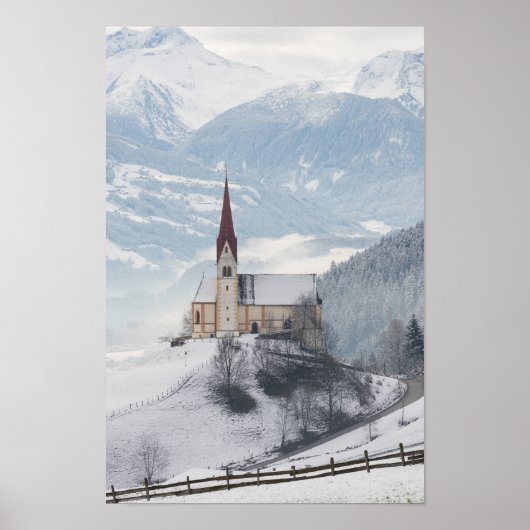 Kerk in een alpenwinterlandschap poster (Voorkant)