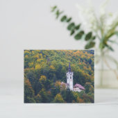 Kerk in een herfst bos in Slovenië Briefkaart (Staand voorkant)