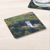 Kerk in een herfst bos in Slovenië Kartonnen Onderzetters (Schuin)