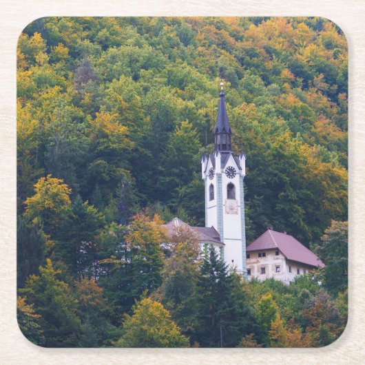Kerk in een herfst bos in Slovenië Kartonnen Onderzetters (Voorkant)
