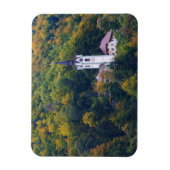 Kerk in een herfst bos in Slovenië Magneet (Verticaal)