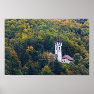 Kerk in een herfst bos in Slovenië Poster