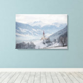 Kerk in Zillertal in de winter canvas print (Insitu (Houten vloer))
