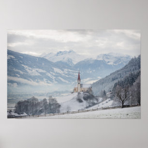 Kerk in Zillertal in het winterse poster