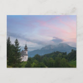 Kerk met Alpen-bergen bij zonsondergang Briefkaart (Voorkant)