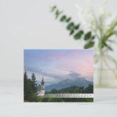 Kerk met Alpen-bergen bij zonsondergang Briefkaart (Staand voorkant)