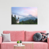 Kerk met Alpen-bergen bij zonsondergang Canvas Afdruk (Insitu (Woonkamer))