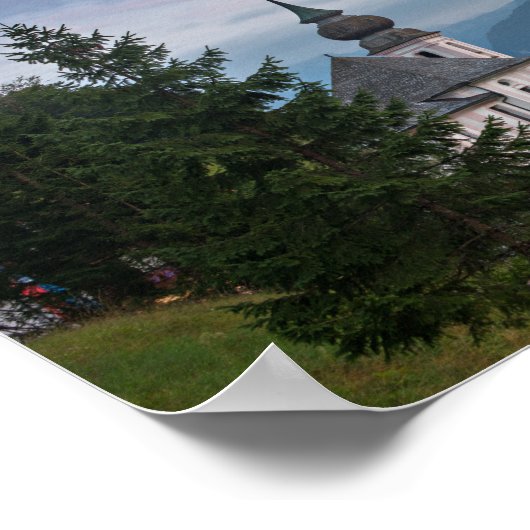 Kerk met Alpen-bergen bij zonsondergang Poster (Hoek)