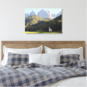 Kerk met Dolomieten achtergrond canvas print (Insitu (Slaapkamer))