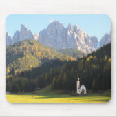 Kerk met Dolomites background mousepad Muismat (Voorkant)