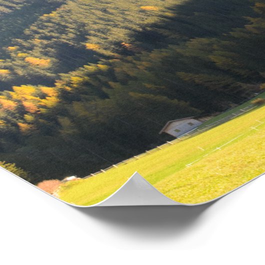 Kerk met Dolomites-bergachtergrond Poster (Hoek)