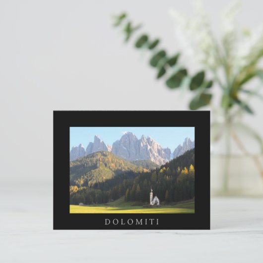 Kerk met het briefkaart van het zwarte dolomitiket (Staand voorkant)