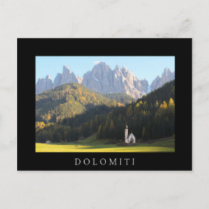 Kerk met het briefkaart van het zwarte dolomitiket