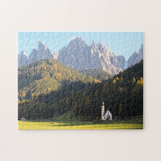 Kerk met puzzel voor de bergachtergrond van Dolomi Legpuzzel (Horizontaal)