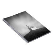 Kerk op een heuvel zwart-wit notitieboek (Rechterzijde)