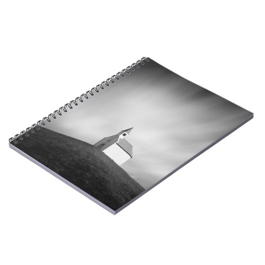 Kerk op een heuvel zwart-wit notitieboek (Linkerzijde)