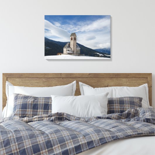 Kerk van St. Jakob in Villnöss canvas print (Insitu (Slaapkamer))