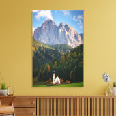Kerk voor de Dolomietenbergen in Italië Canvas Afdruk (Insitu (Woonkamer))