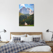 Kerk voor de Dolomietenbergen in Italië Canvas Afdruk (Insitu (Slaapkamer))