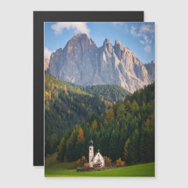 Kerk voor de Dolomietenbergen in Italië Magnetische Uitnodiging
