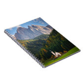 Kerk voor de Dolomietenbergen in Italië Notitieboek (Rechterzijde)