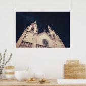 Kerkarchitectuur tegen donkere achtergrond poster (Keuken)