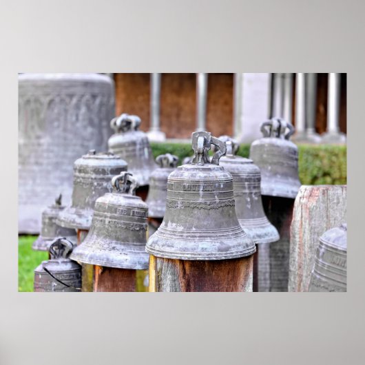 kerkklokken in de kerk van Saint Gertrude, België Poster (Voorkant)