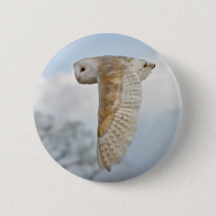 Kerkuil in Vlucht Badge Ronde Button 5,7 Cm