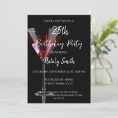 Kers-martini-cocktail op zwart kaart (Staand voorkant)