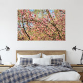 Kersboom staat klaar om te bloeien in lentetuin canvas afdruk (Insitu (Slaapkamer))