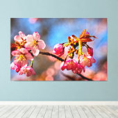 Kersebloesems staan klaar om te openen en te bloei canvas afdruk (Insitu (Houten vloer))