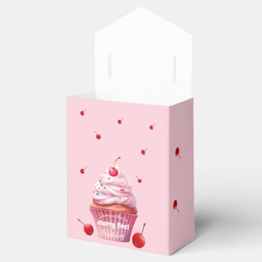 Kersen en cupcake eerste verjaardag bedankdoosjes (Geopend)