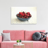Kersen in een blauwe kom canvas afdruk (Insitu (Woonkamer))