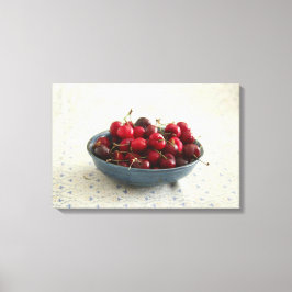 Kersen in een blauwe kom canvas afdruk