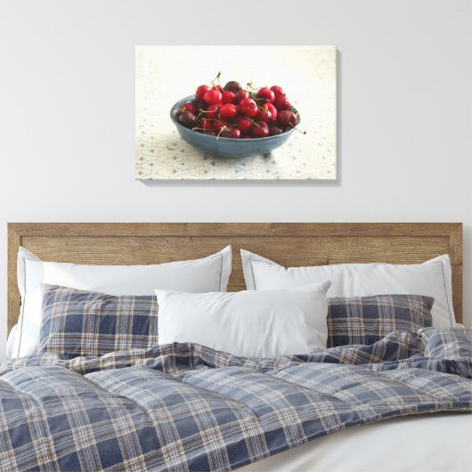 Kersen in een blauwe kom canvas afdruk (Insitu (Slaapkamer))