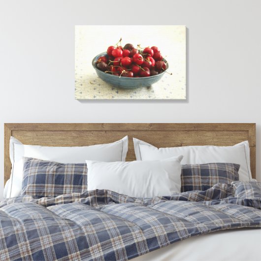 Kersen in een blauwe kom canvas afdruk (Insitu (Slaapkamer))