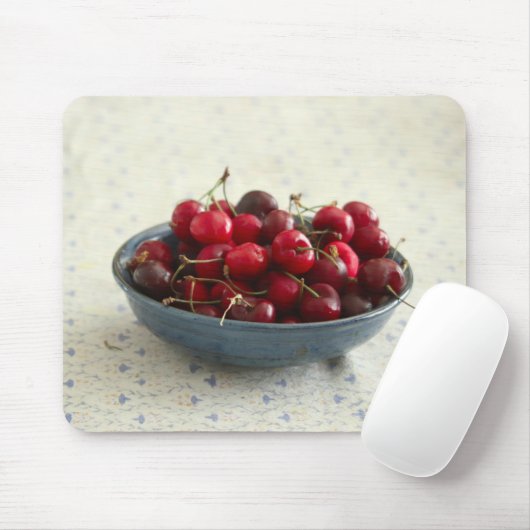 Kersen in een blauwe kom muismat (Met muis)