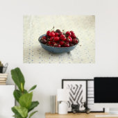 Kersen in een blauwe kom poster (Thuiskantoor)